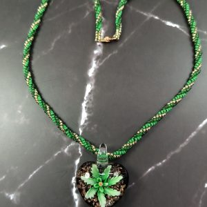 Elegant glass heart necklace