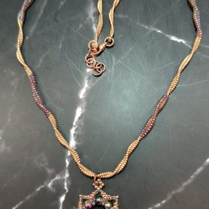 Elegant wreath necklace